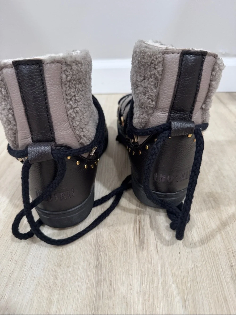 Inuikii Anthropologie Curly Rock Brown Sherpa Lace-Up Winter Boots Cozy Bold